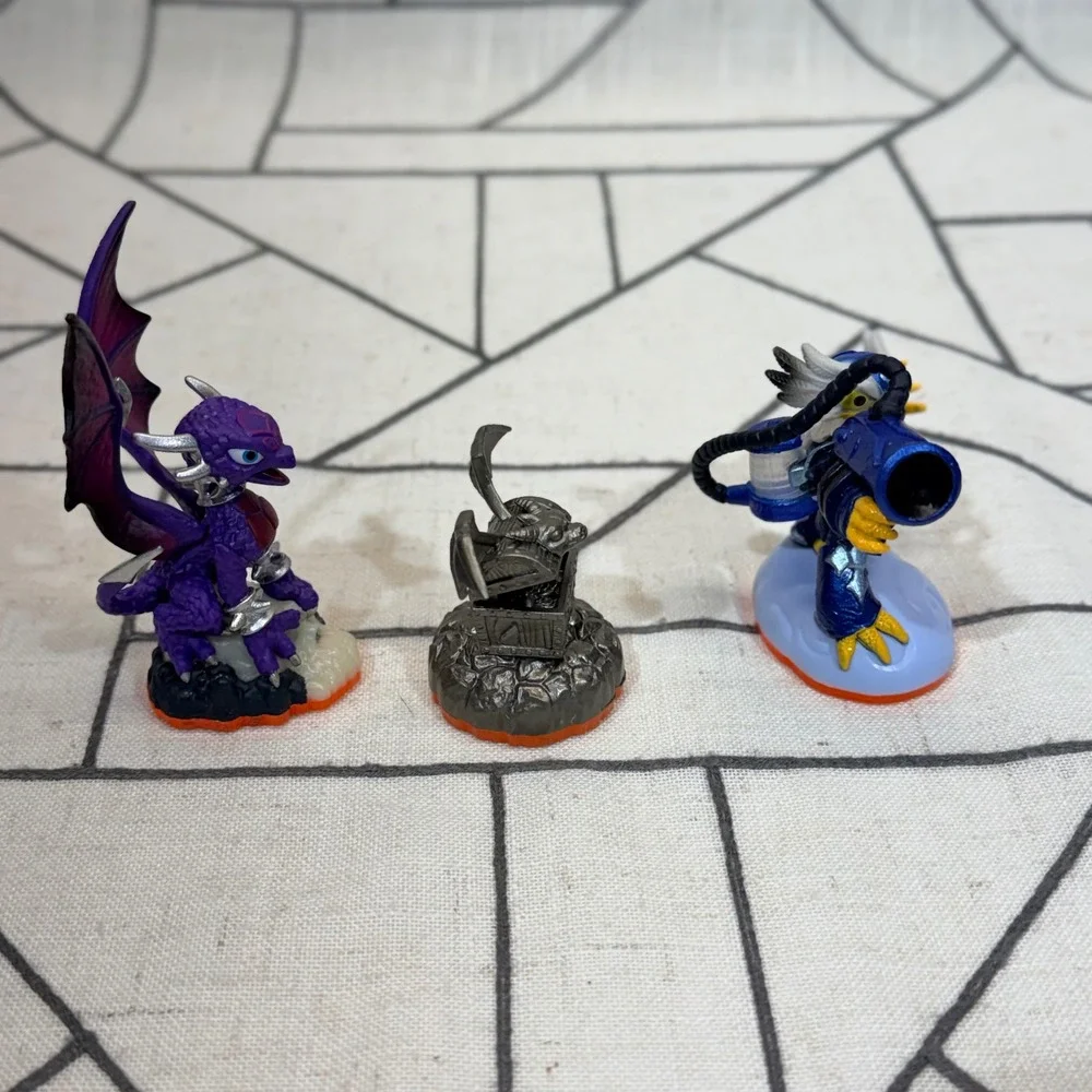 Skylanders Giants Figures Lot O/S Multicolor Cynder Jet-Vac Platinum Chest